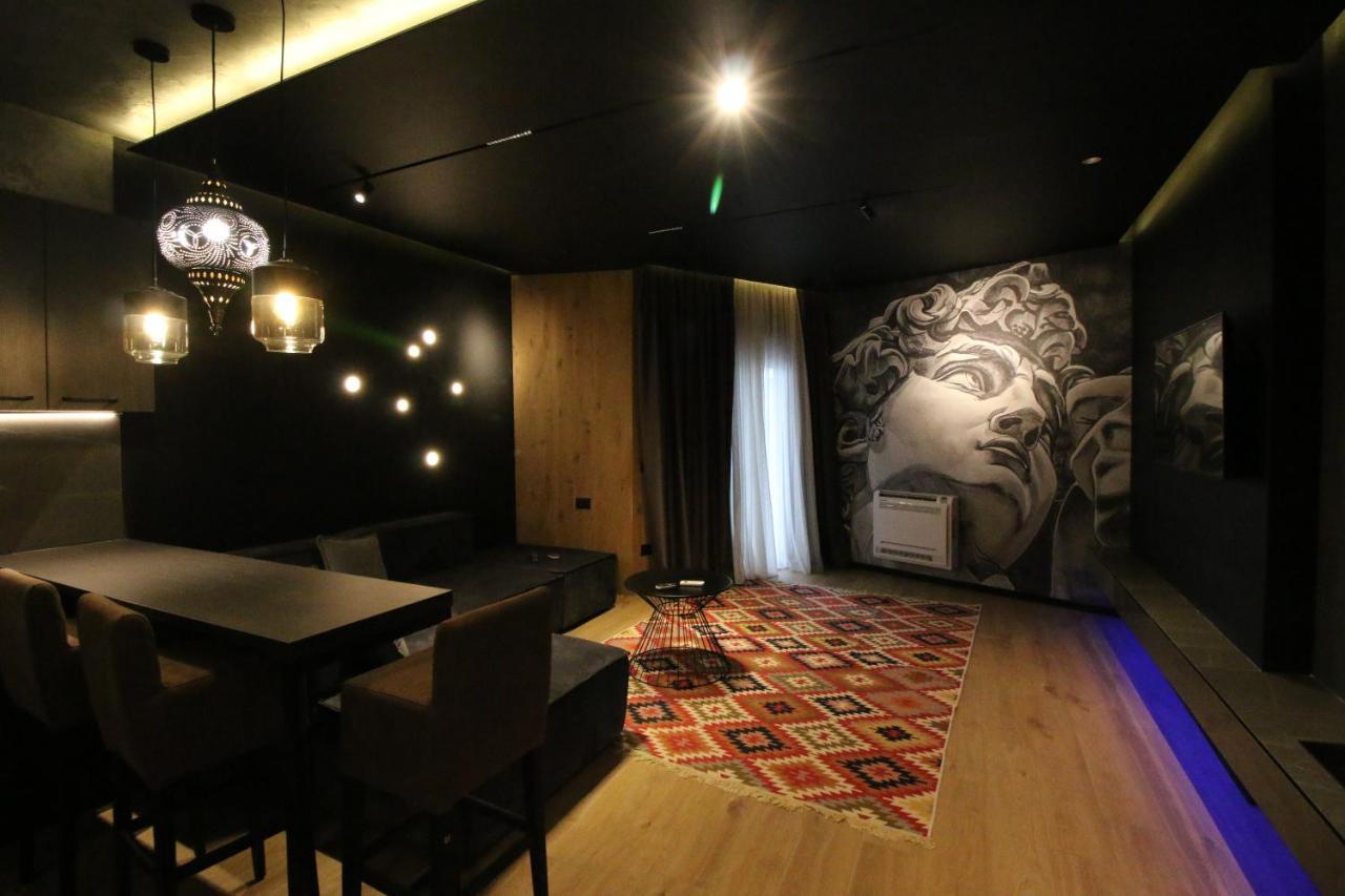 King'S Apartment Корча Екстериор снимка